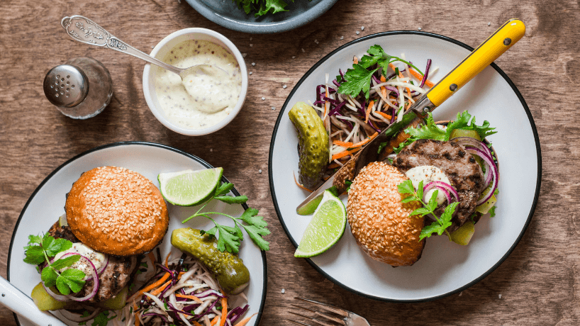 Smaakt gezonde avondmaaltijd burger