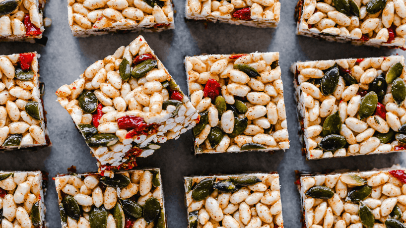 Rijpen Druipend maat Gepofte rijst snacks met goji bessen en pompoenpitten - Smaakt