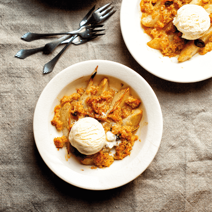 Crumble met quinoa en peren