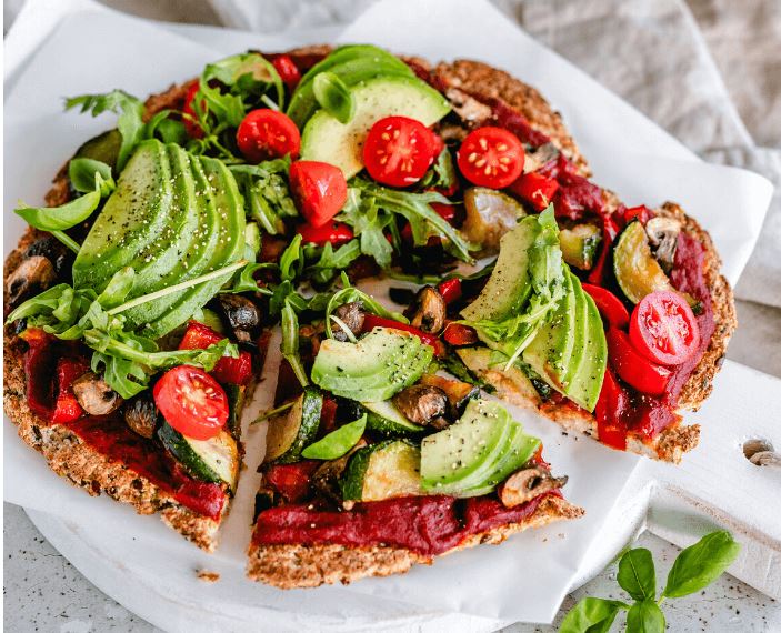 BLOEMKOOLPIZZA VAN AMANDELMEEL EN LIJNZAAD