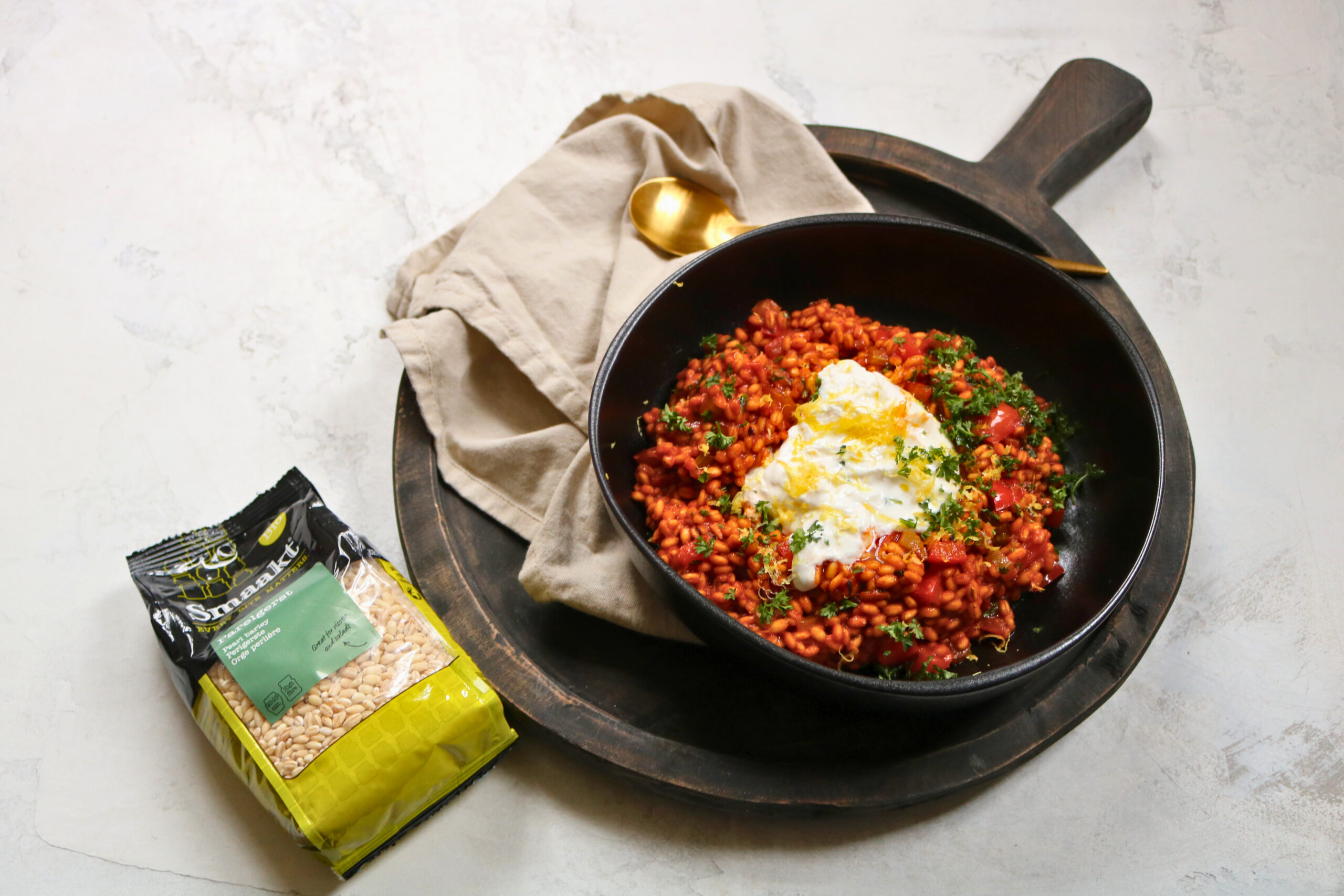 Tomaten risotto van parelgerst met burrata